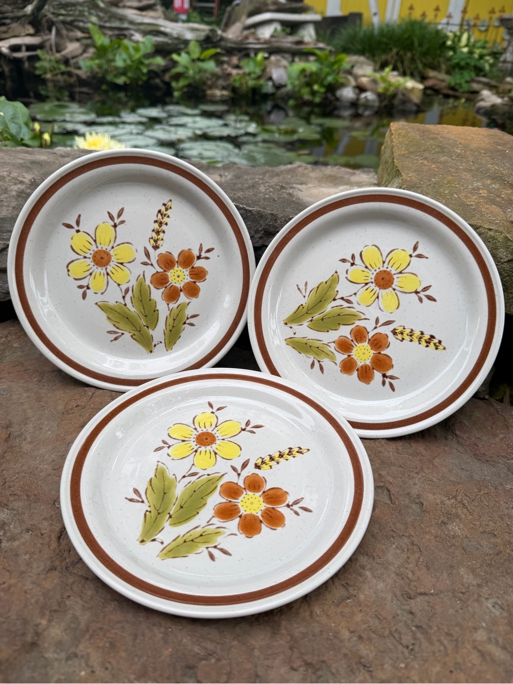 Autumn collection stoneware plates 7 1/2 in round  - Yellow & Brown